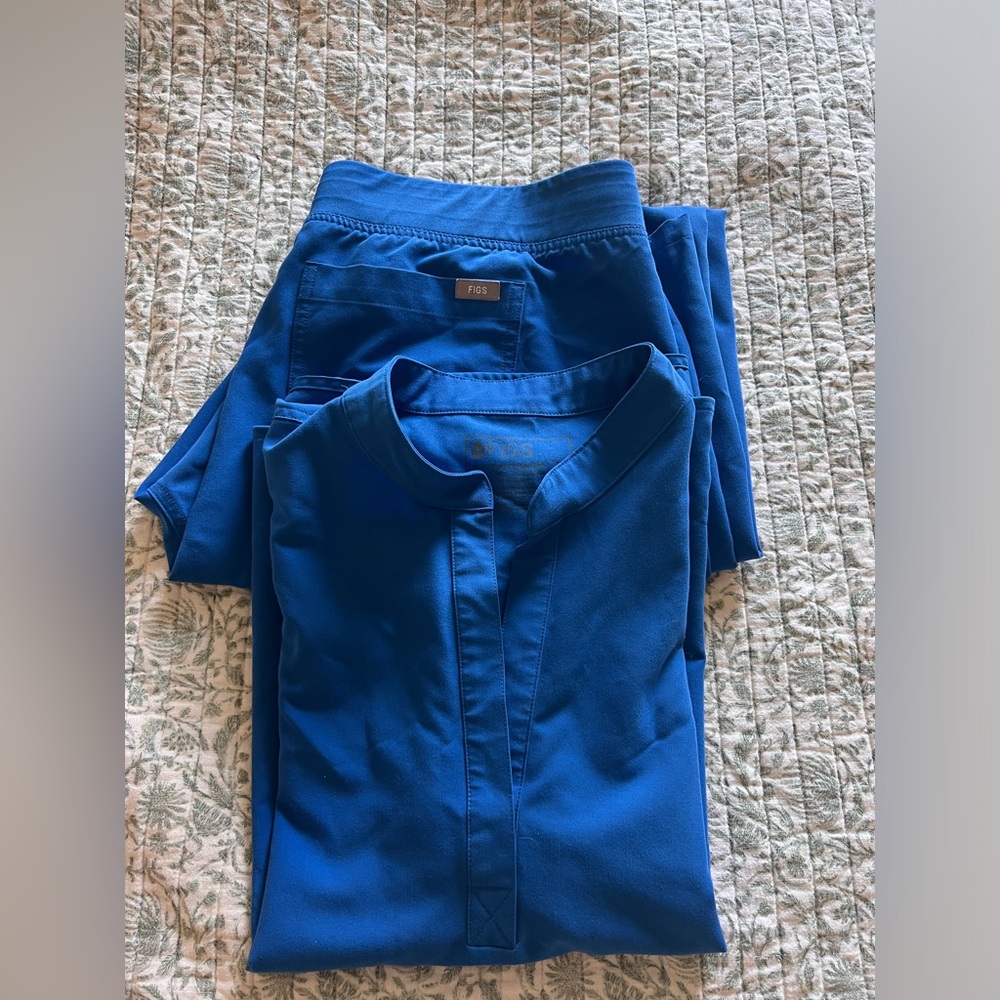 FIGS Cobalt Blue Set- Rafaela Top (L) + Livingston Bottoms (XLT)